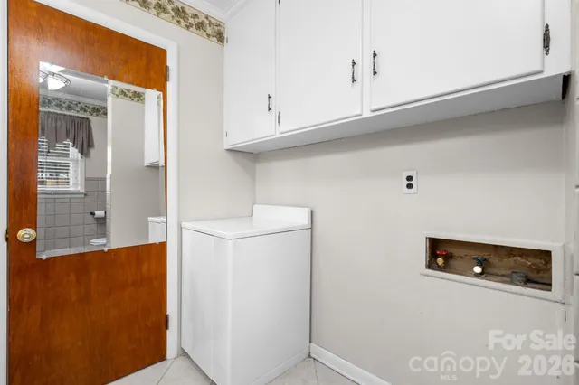 $275,000 | 1802 33rd Street Northeast, Hickory, NC 28601