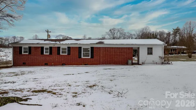 $275,000 | 1802 33rd Street Northeast, Hickory, NC 28601
