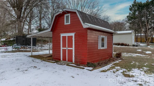 $275,000 | 1802 33rd Street Northeast, Hickory, NC 28601