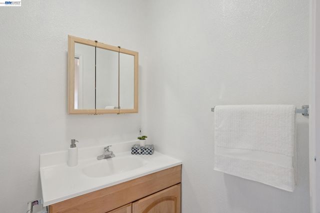 $895,000 | 6 Invincible Court, Unit F40, Alameda, CA 94501