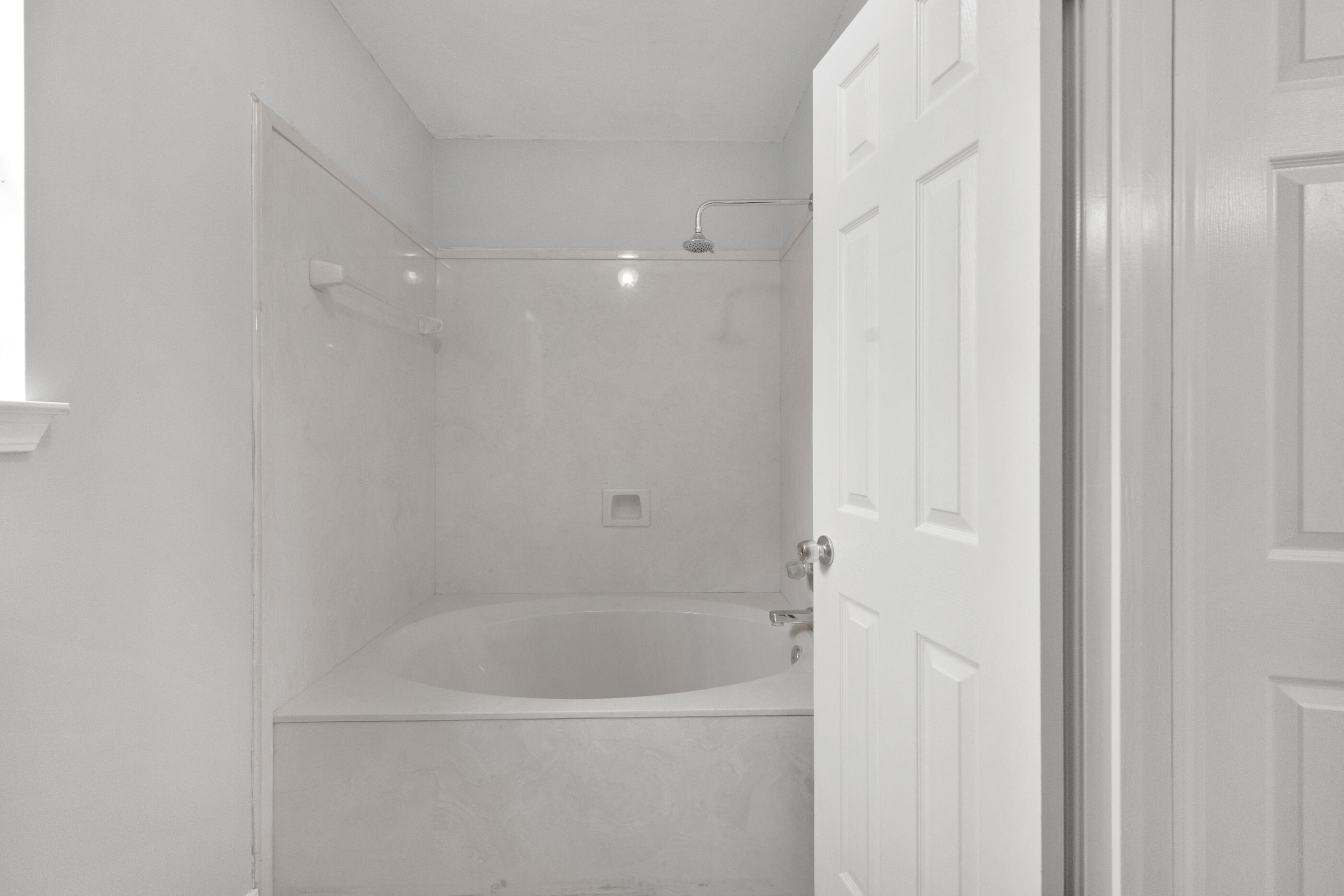 120 Wright Circle Niceville, FL 32578 - Photo 12 of 19 a close up of a bathtub