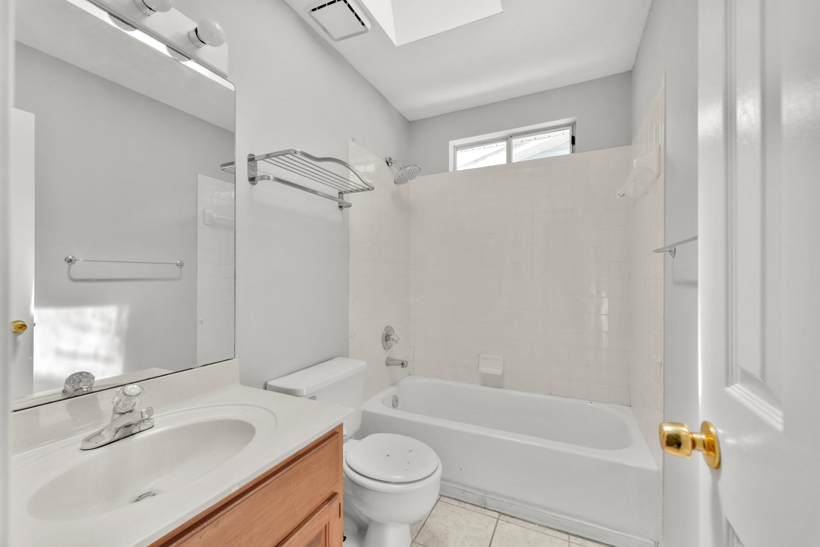 120 Wright Circle Niceville, FL 32578 - Photo 14 of 19 a bathroom with a sink toilet and shower