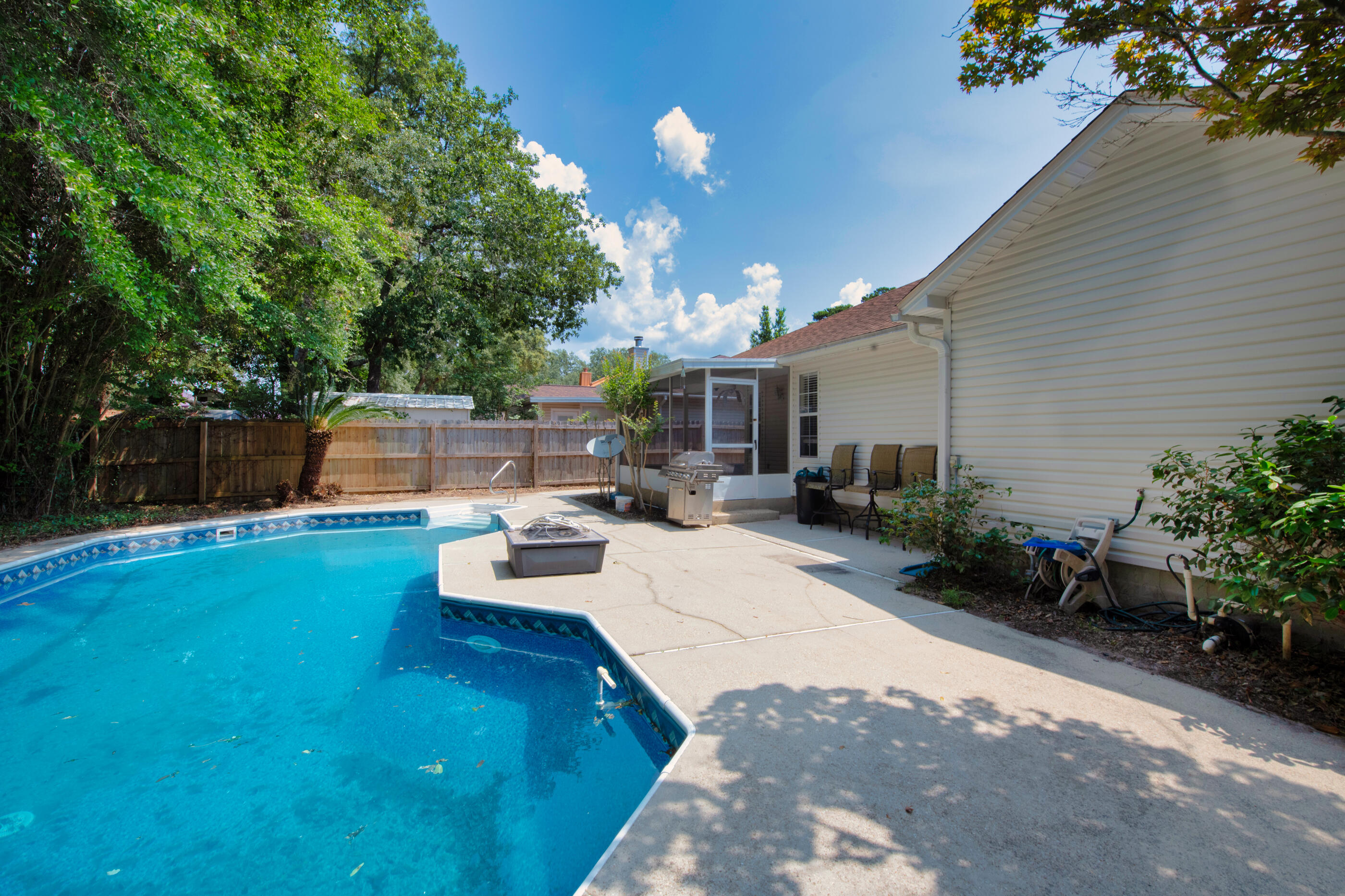 120 Wright Circle Niceville, FL 32578 - Photo 19 of 19 a patio with table and chairs potted plants and a large tree