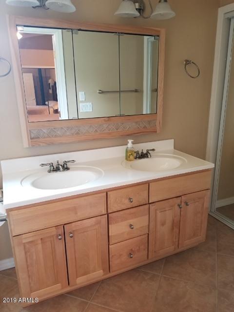 47500 North Happy Ranch Road Seligman, AZ 86337 - Photo 17 of 28 17) MASTER BATH