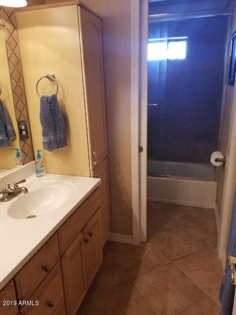 47500 North Happy Ranch Road Seligman, AZ 86337 - Photo 23 of 28 23) BATH2