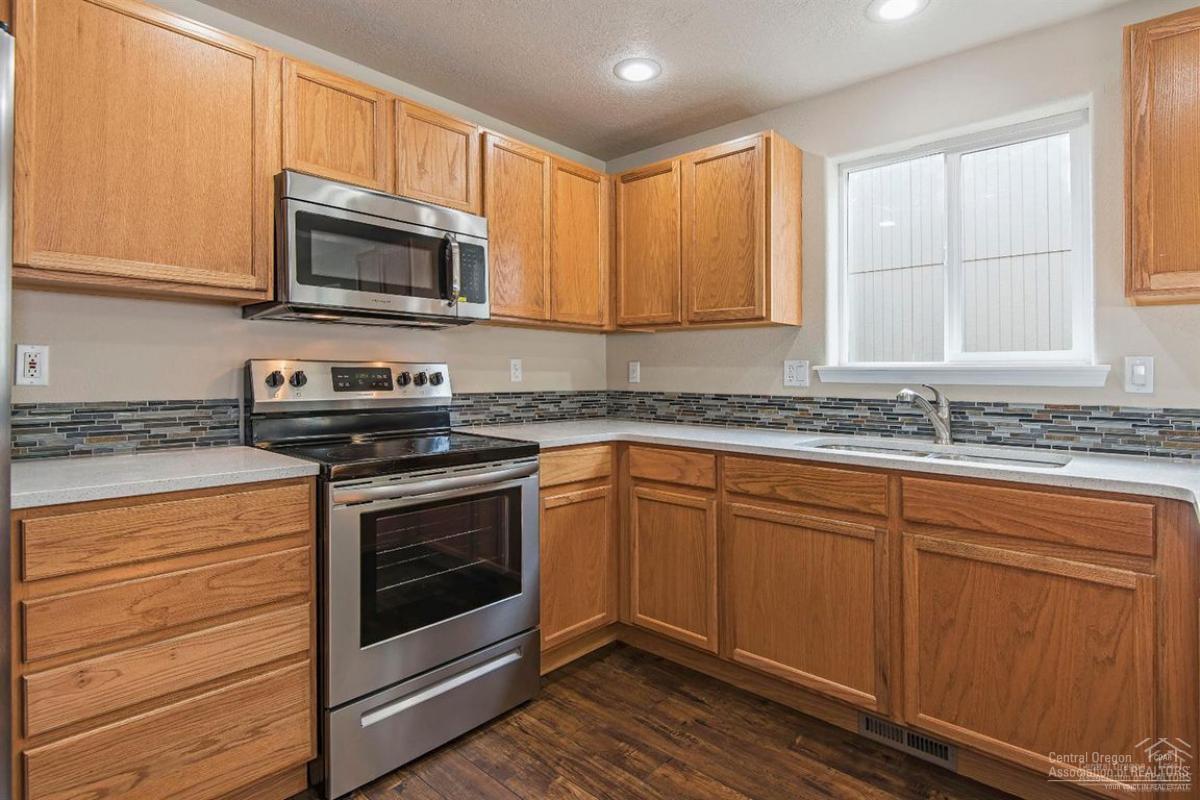 2233 Southwest 22nd Street Redmond, OR 97756 - Photo 8 of 22 Additional Photo