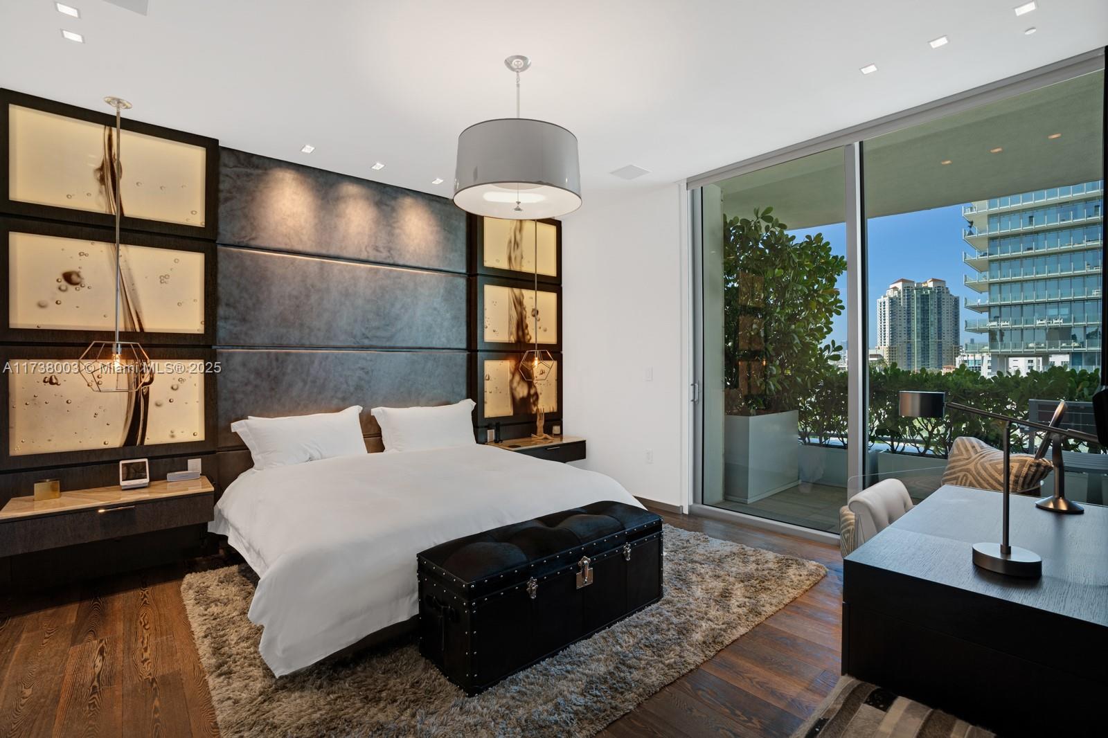 125 Ocean Drive, Unit PH Miami Beach, FL 33139 - Photo 28 of 56 a room with a bed window and a table in it