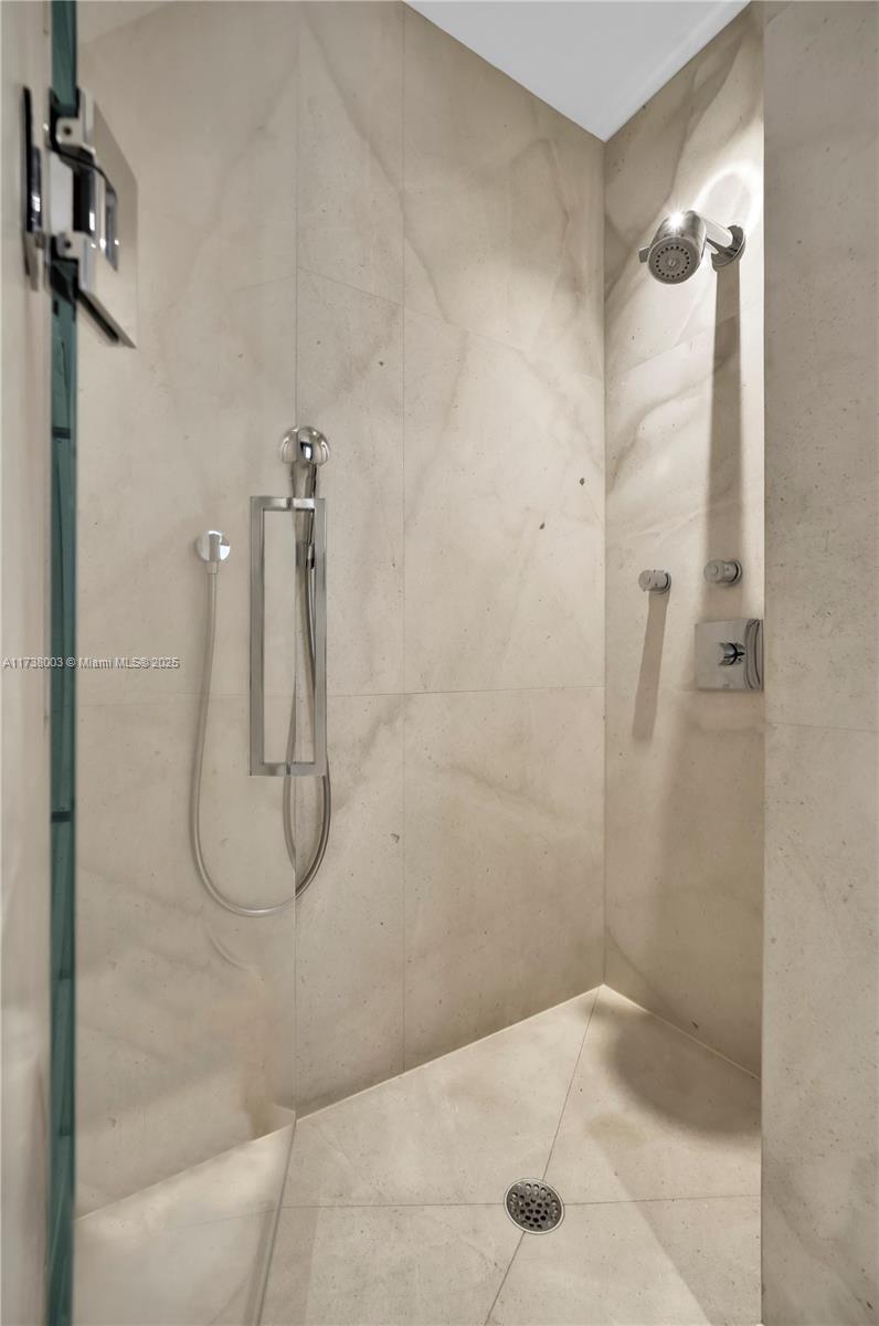 125 Ocean Drive, Unit PH Miami Beach, FL 33139 - Photo 31 of 56 a bathroom with a bath tub