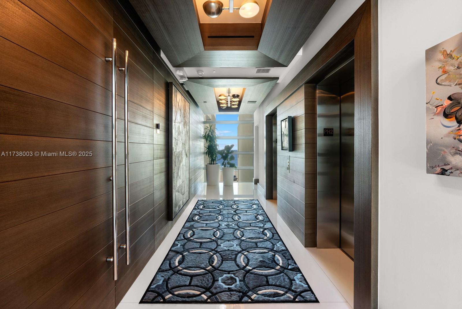 125 Ocean Drive, Unit PH Miami Beach, FL 33139 - Photo 39 of 56 a bathroom with a large mirror