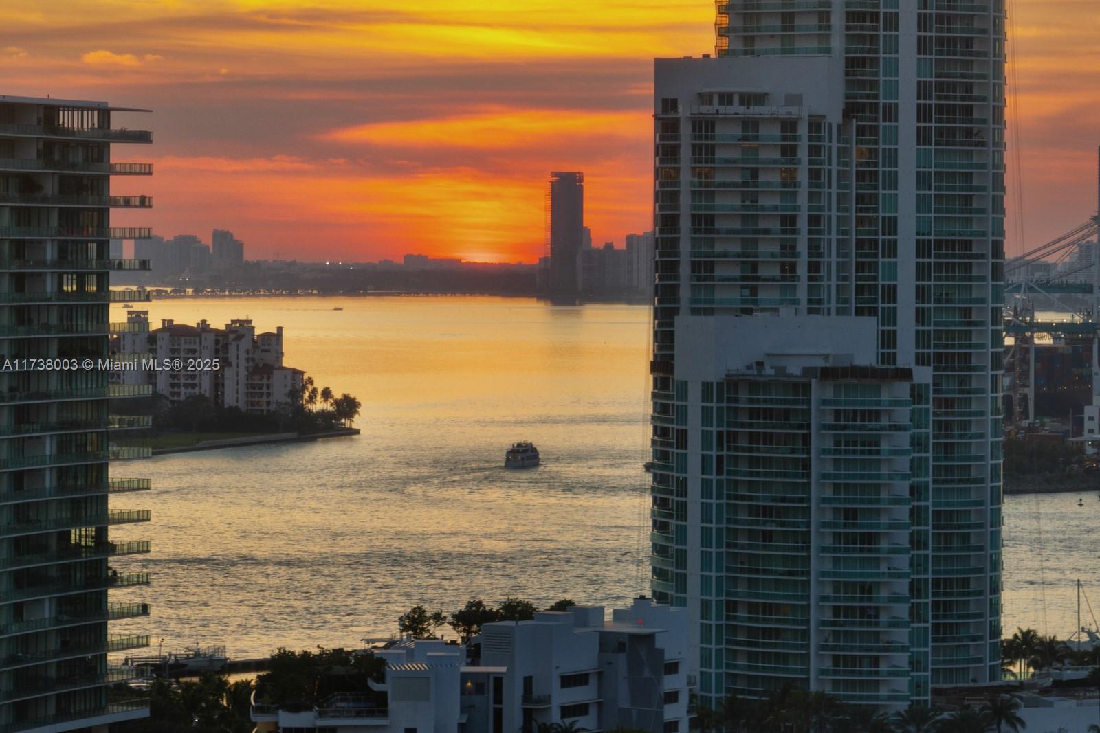 125 Ocean Drive, Unit PH Miami Beach, FL 33139 - Photo 42 of 56 a view of ocean with a multi story building