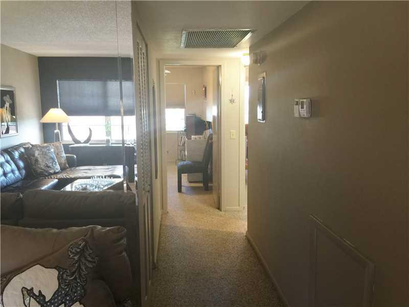 4098 Wolverton East, Unit 4098 Boca Raton, FL 33434 - Photo 19 of 32 Interior Space/Layout.
