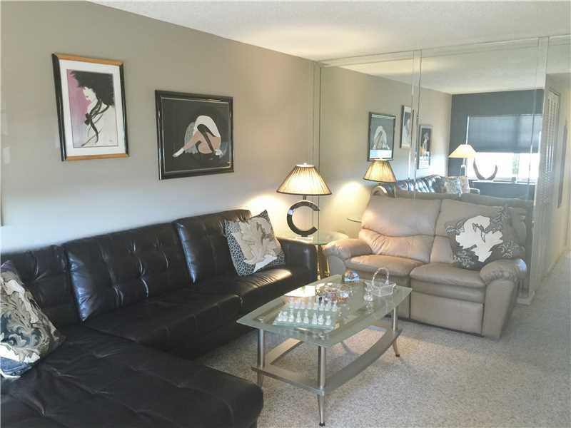 4098 Wolverton East, Unit 4098 Boca Raton, FL 33434 - Photo 22 of 32 Living Room.