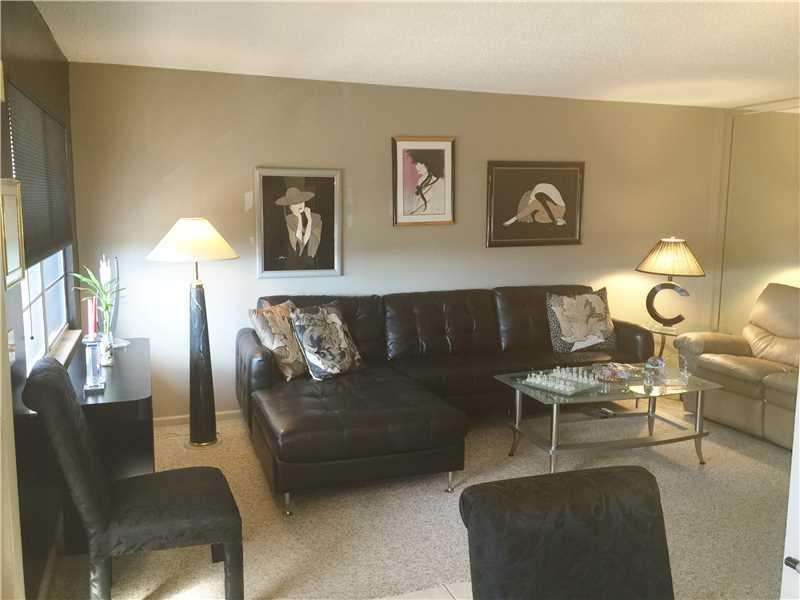 4098 Wolverton East, Unit 4098 Boca Raton, FL 33434 - Photo 23 of 32 Living Room.