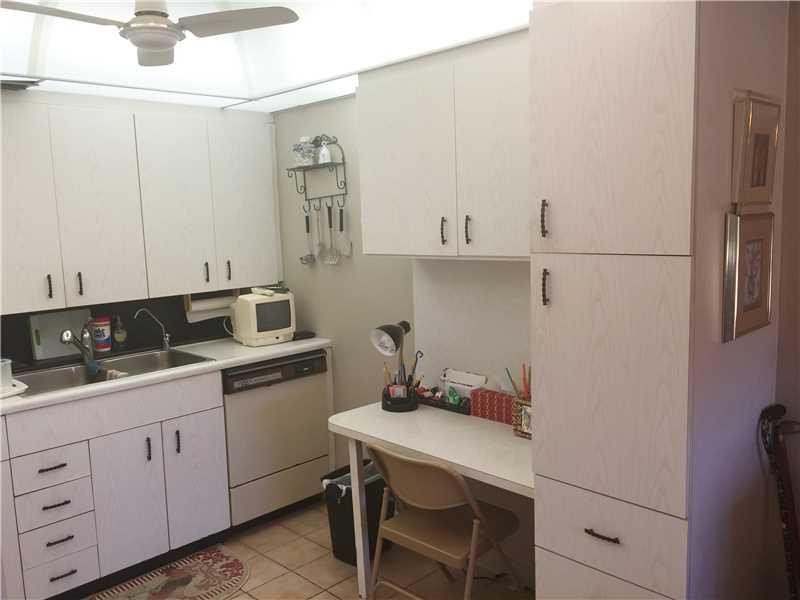 4098 Wolverton East, Unit 4098 Boca Raton, FL 33434 - Photo 25 of 32 Kitchen.