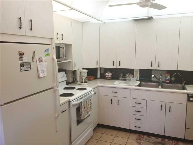4098 Wolverton East, Unit 4098 Boca Raton, FL 33434 - Photo 26 of 32 Kitchen.