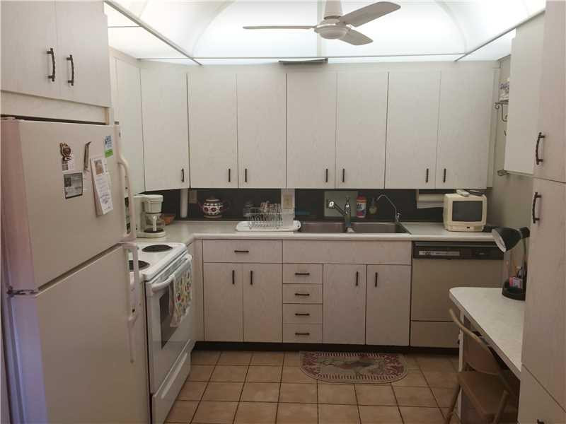 4098 Wolverton East, Unit 4098 Boca Raton, FL 33434 - Photo 27 of 32 Kitchen.
