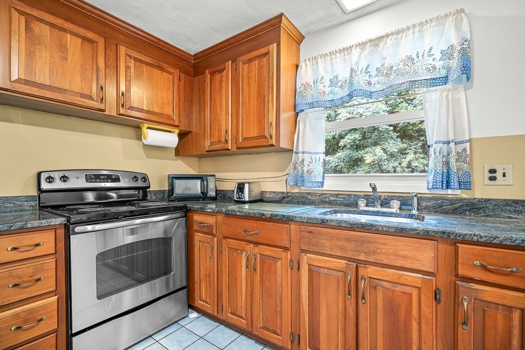 155 Turnpike Road Chelmsford, MA 01824 - Photo 6 of 35