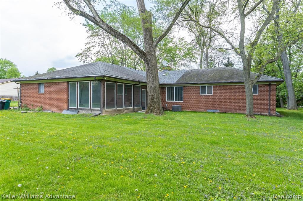 26073 Drake Road Farmington Hills, MI 48331 - Photo 2 of 39