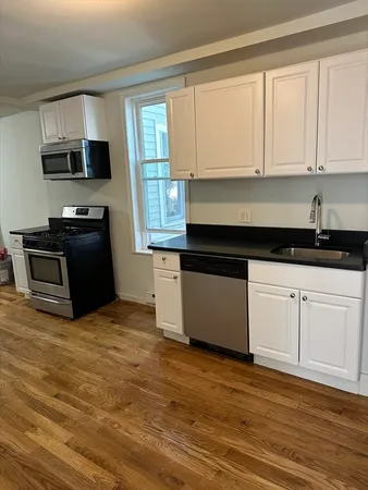 $3,800 | 506 East Broadway, Unit 4, Boston, MA 02127