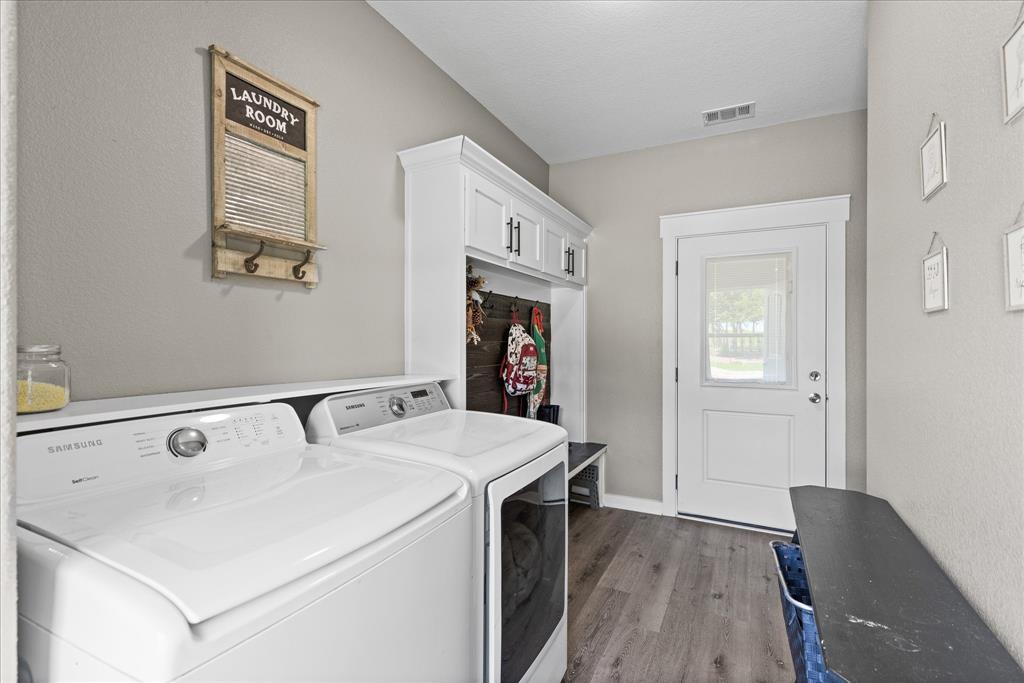 710 Valek Road Ennis, TX 75119 - Photo 22 of 40 a utility room with dryer and washer