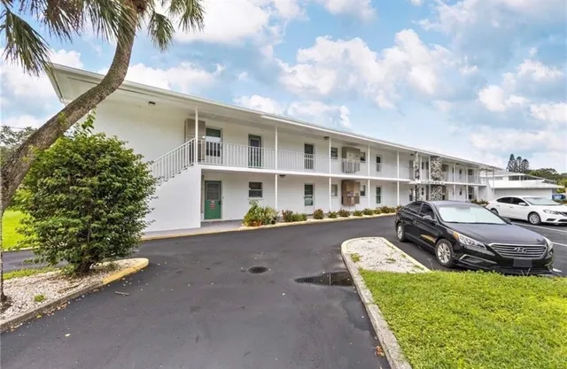 $1,300 | 3950 Roxane Boulevard, Unit 2B, Sarasota, FL 34235