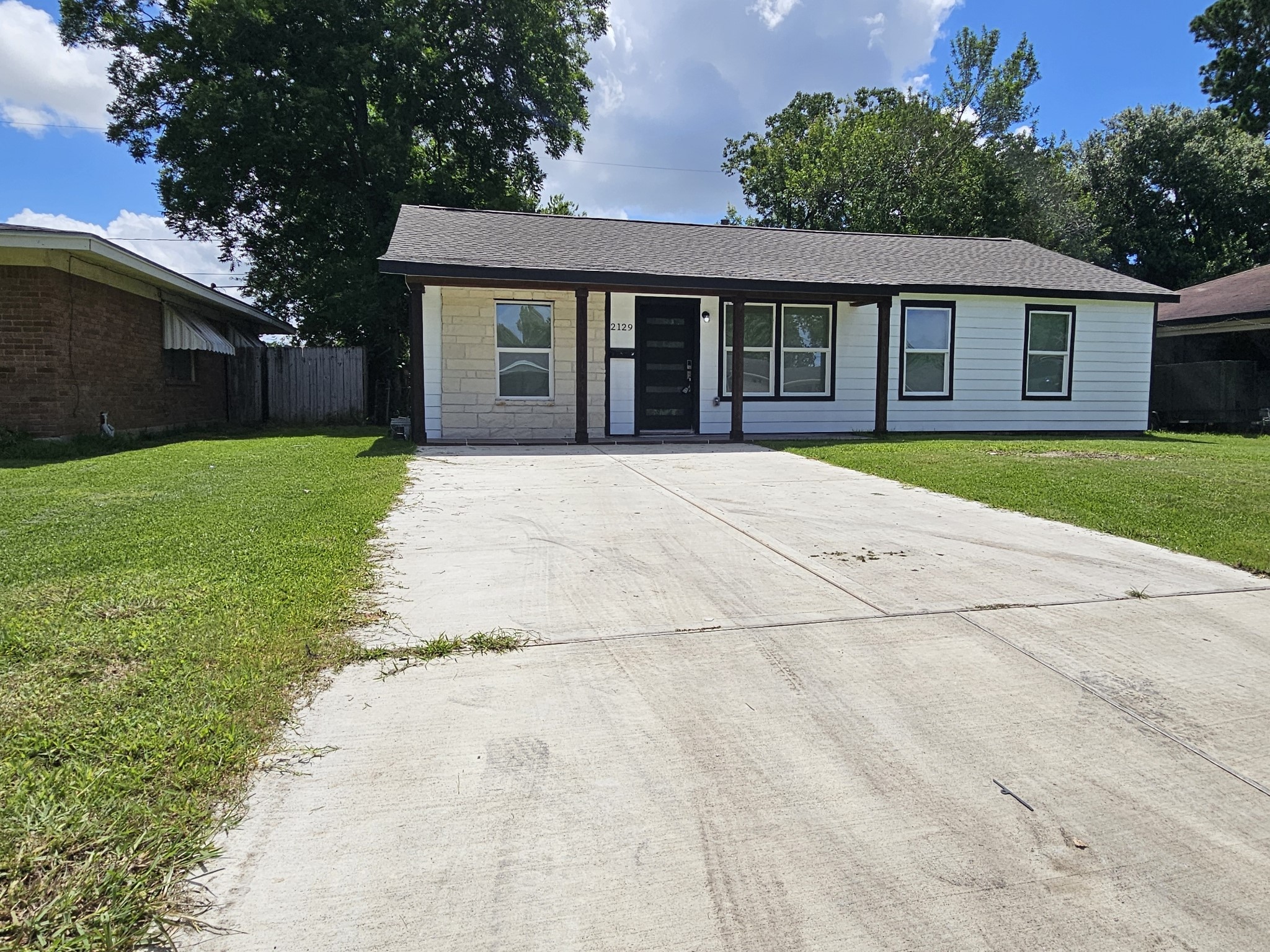 2129 Raspberry Lane Pasadena, TX 77502 - Photo 3 of 30