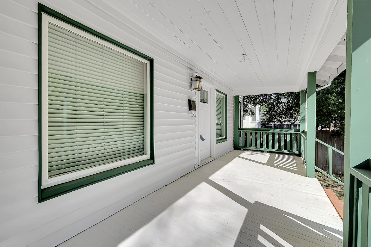 528 Clay Street Colusa, CA 95932 - Photo 3 of 36 Front Porch