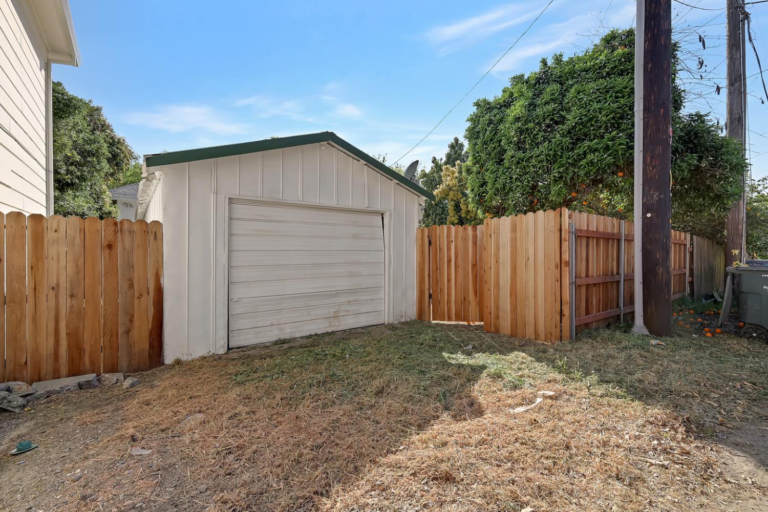 528 Clay Street Colusa, CA 95932 - Photo 35 of 36 Alley access to garage