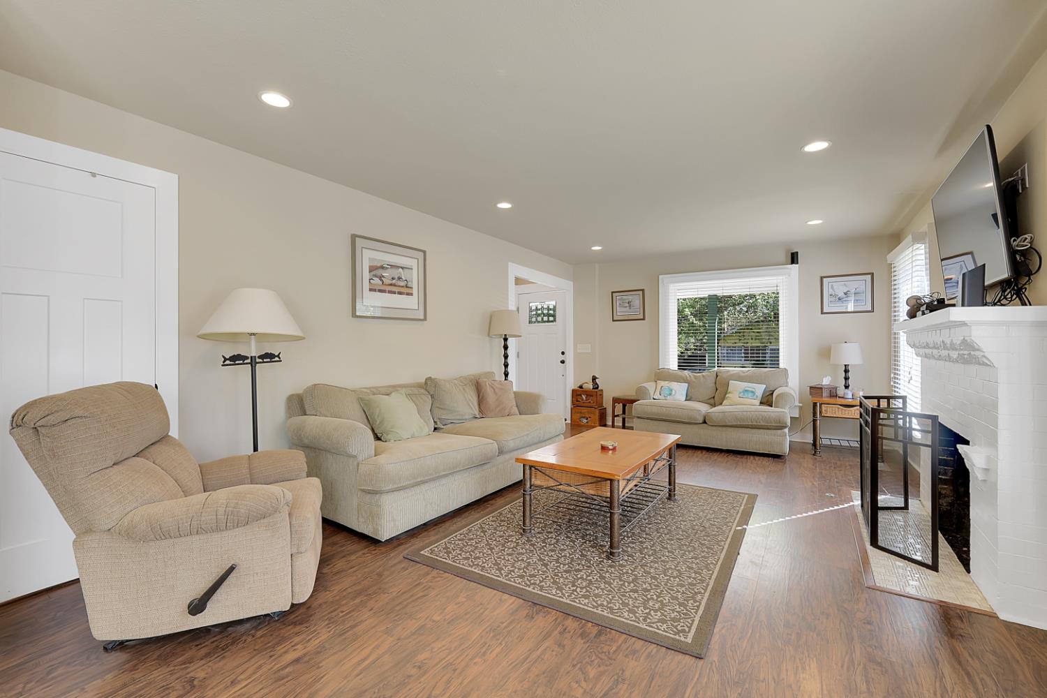 528 Clay Street Colusa, CA 95932 - Photo 7 of 36 Living Room