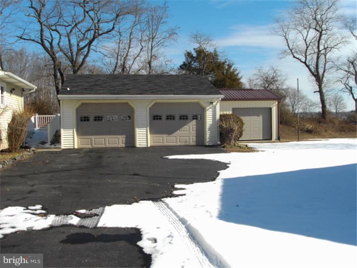 170 Greenbriar Road Hartly, DE 19953 - Photo 3 of 14 Garage