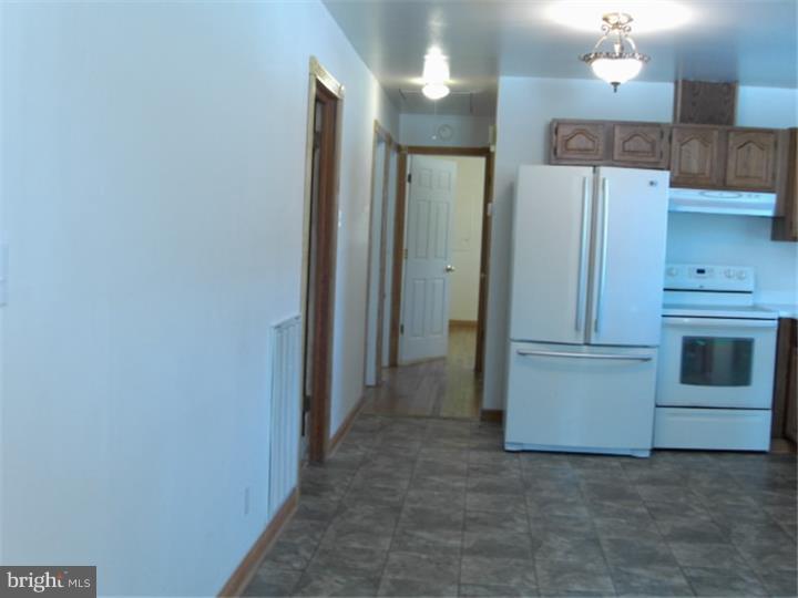 170 Greenbriar Road Hartly, DE 19953 - Photo 10 of 14 Hallway