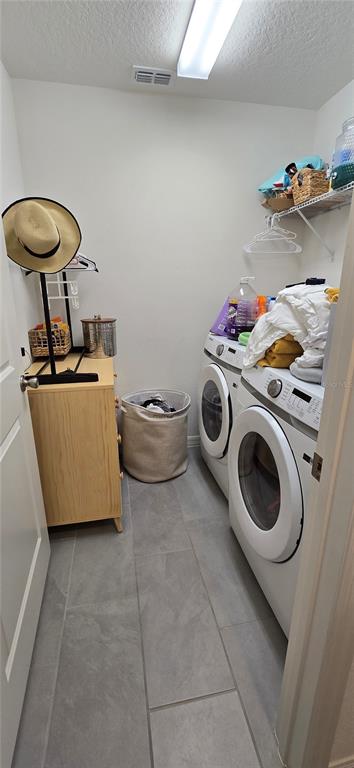 1446 Geranium Drive Mascotte, FL 34753 - Photo 17 of 24 a utility room with dryer and washer