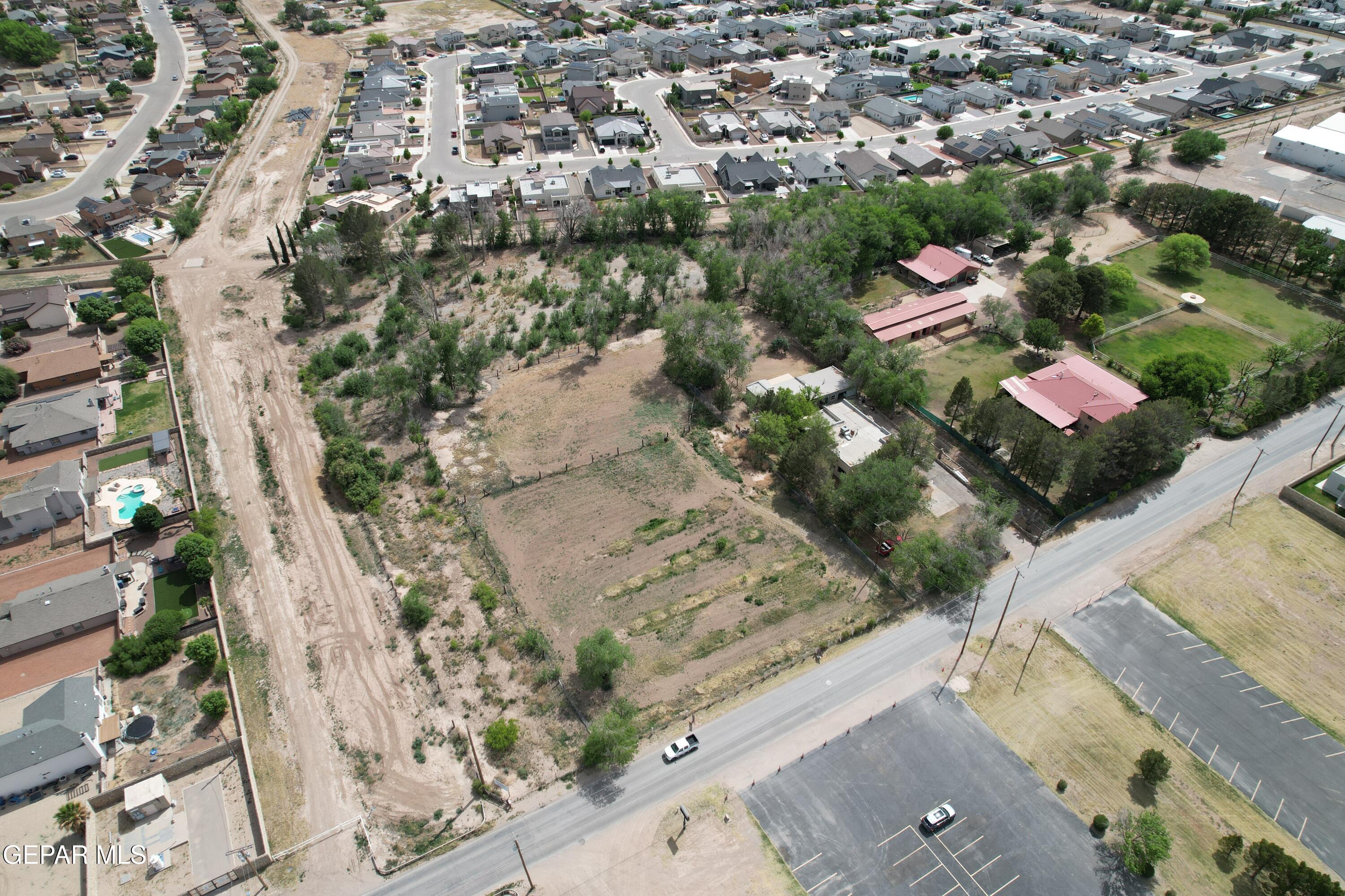 922 West Borderland Road El Paso, TX 79932 - Photo 5 of 8 an aerial view of residential houses with outdoor space