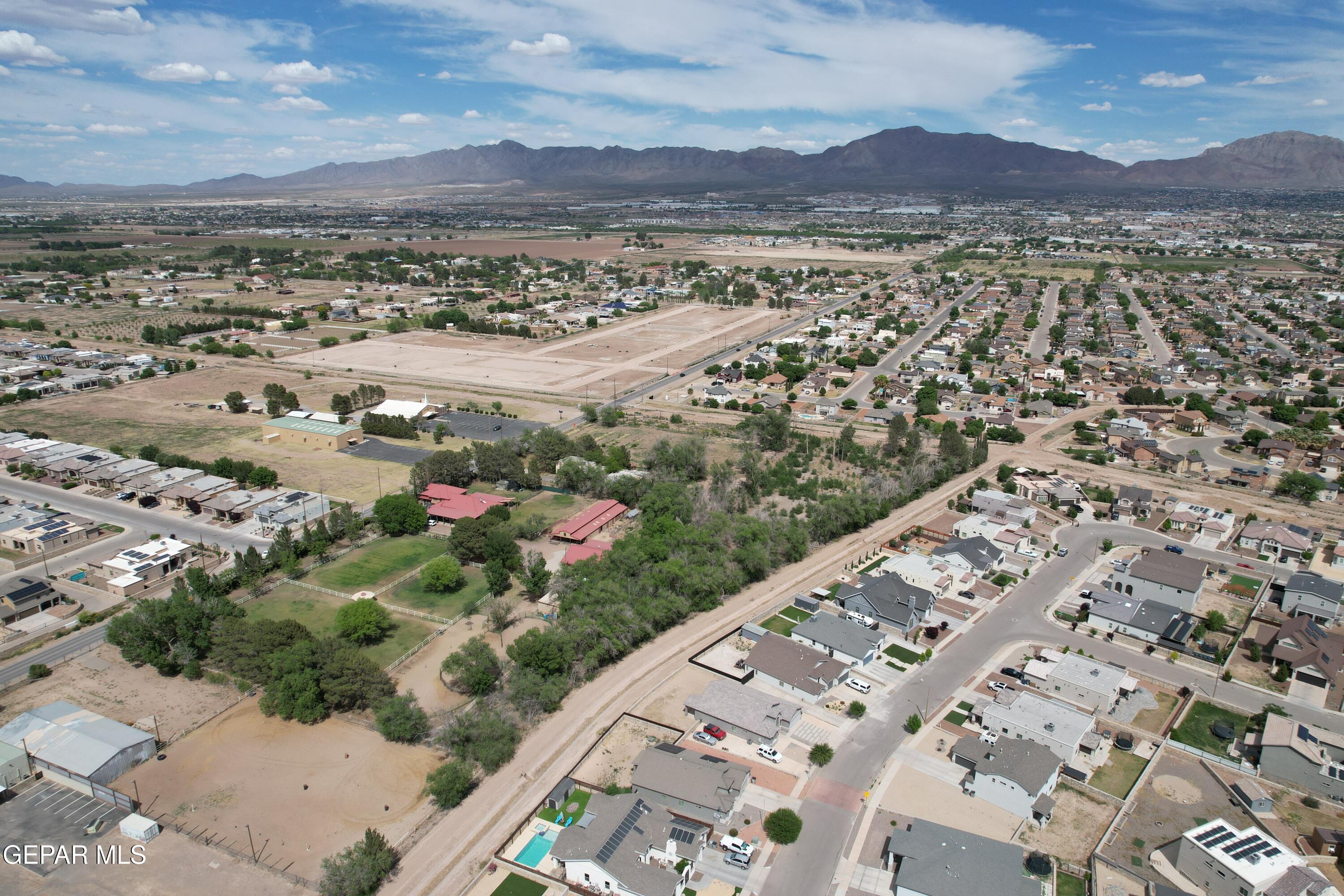 922 West Borderland Road El Paso, TX 79932 - Photo 6 of 8 view of city and mountain