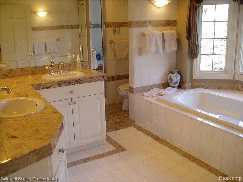 62 Hampton Road Grosse Pointe, MI 48236 - Photo 11 of 13 11-masterbath