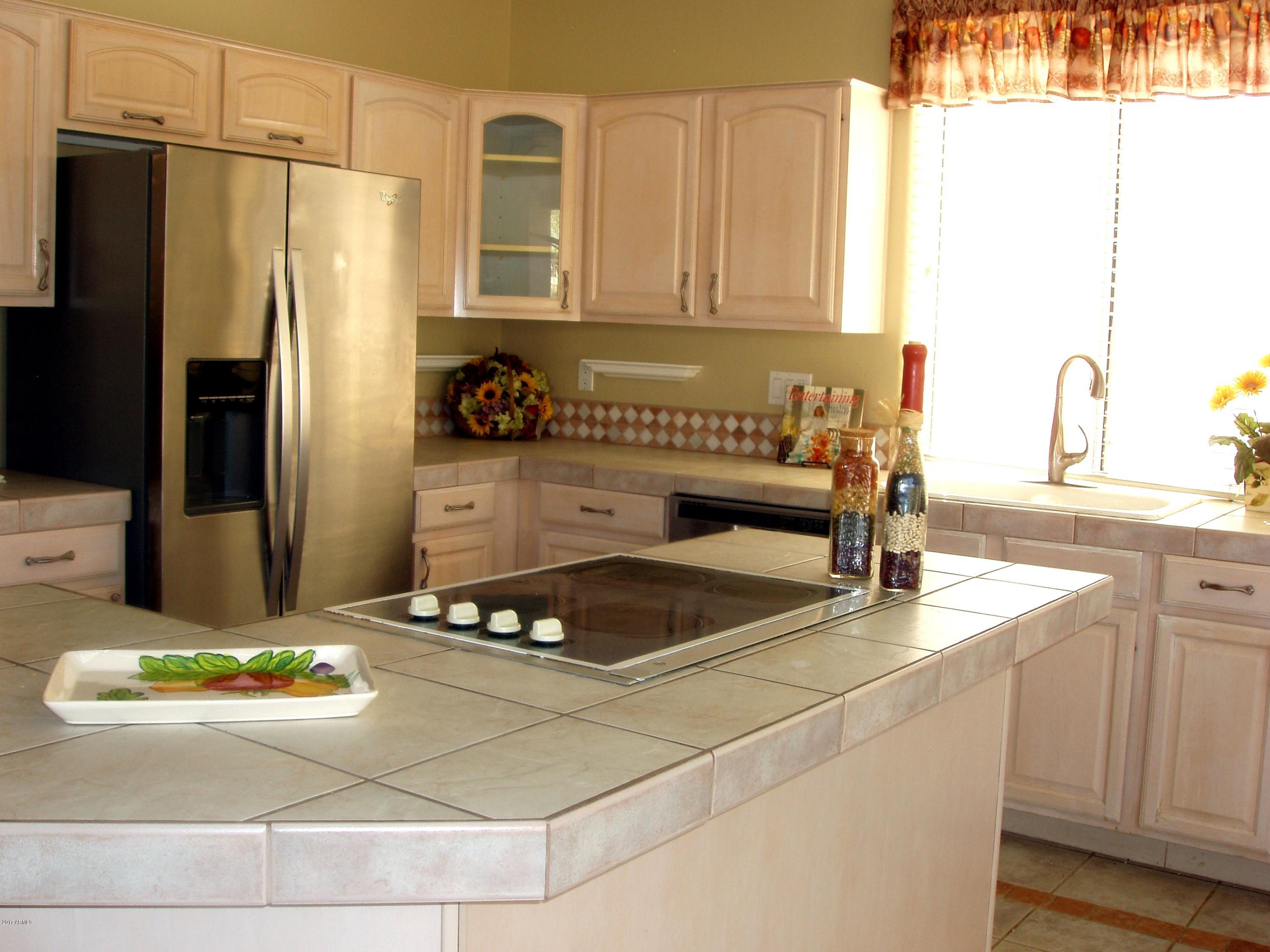 11522 East Ranch Gate Road Scottsdale, AZ 85255 - Photo 7 of 18 Kitchen with island