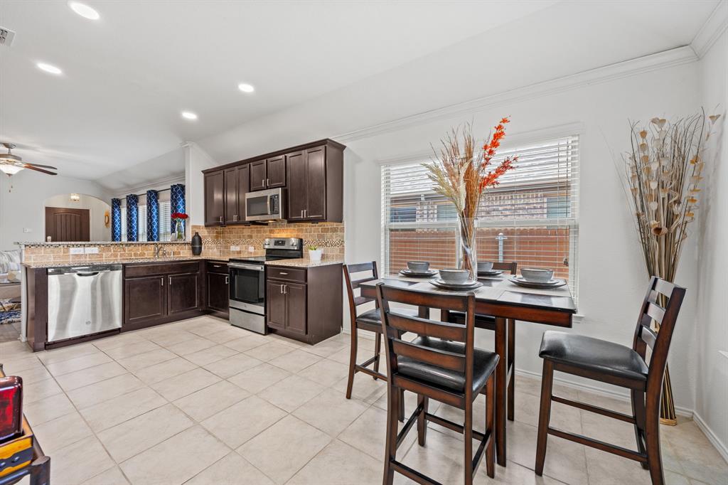3010 Rosemount Lane Forney, TX 75126 - Photo 11 of 33 a kitchen with stainless steel appliances kitchen island granite countertop a sink and a stove