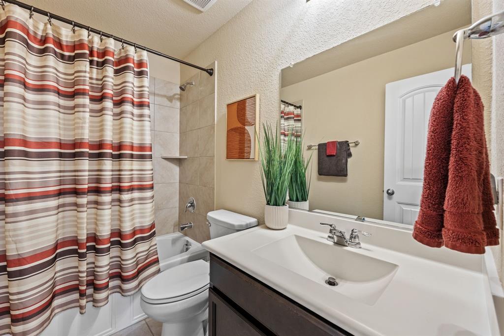 3010 Rosemount Lane Forney, TX 75126 - Photo 20 of 33 a bathroom with a sink toilet and shower