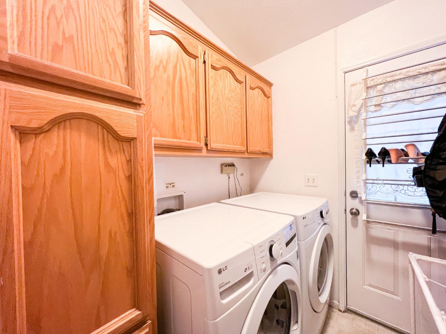 555 Umbarger Road, Unit 30 San Jose, CA 95111 - Photo 13 of 15 a utility room with dryer and washer