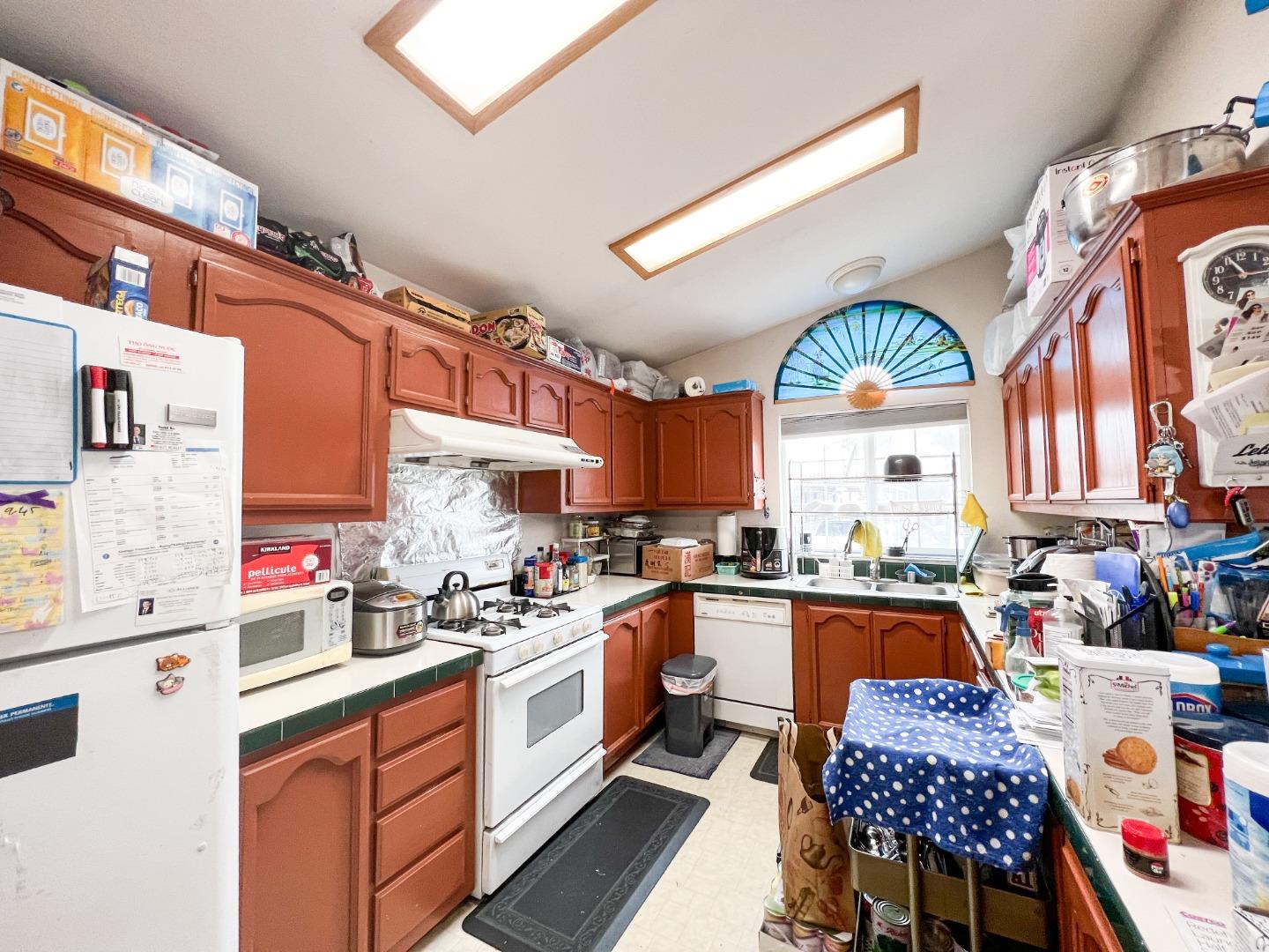 555 Umbarger Road, Unit 30 San Jose, CA 95111 - Photo 5 of 15 a kitchen with lots of counter top space