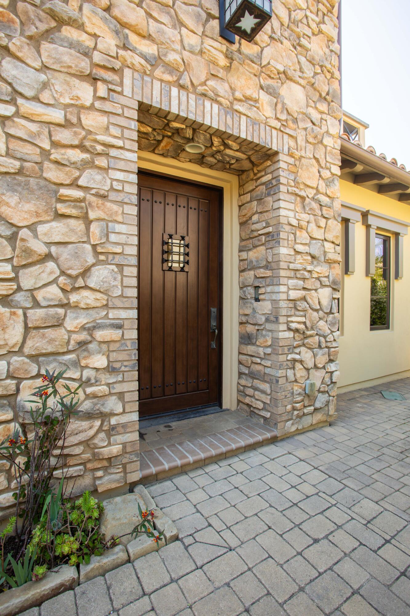 7705 Kestrel Lane Goleta, CA 93117 - Photo 4 of 44 7