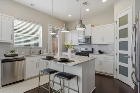 $725,000 | 2925 Zach Scott Street, Austin, TX 78723
