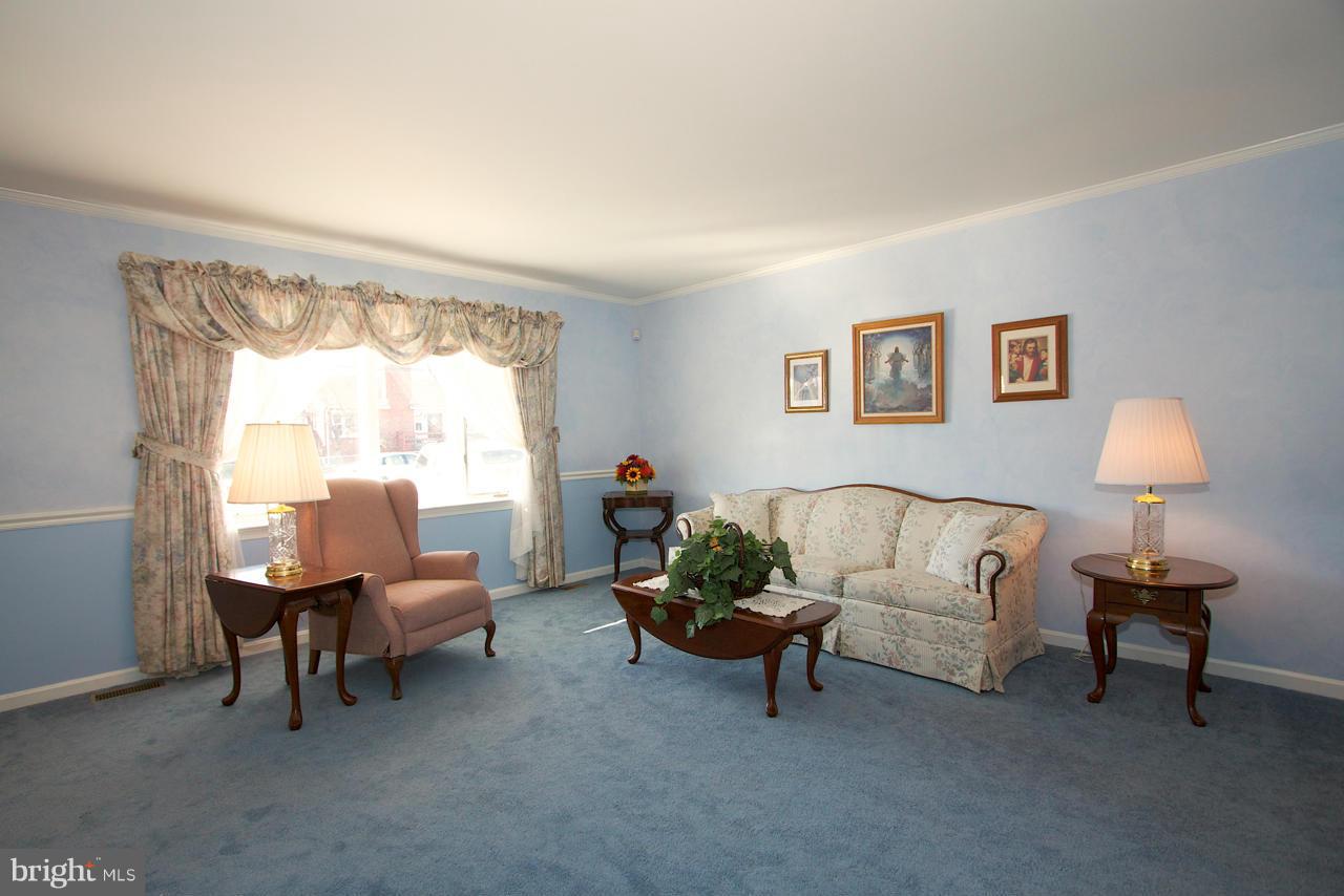 406 Delaware Avenue Baltimore, MD 21221 - Photo 2 of 24 Family Room