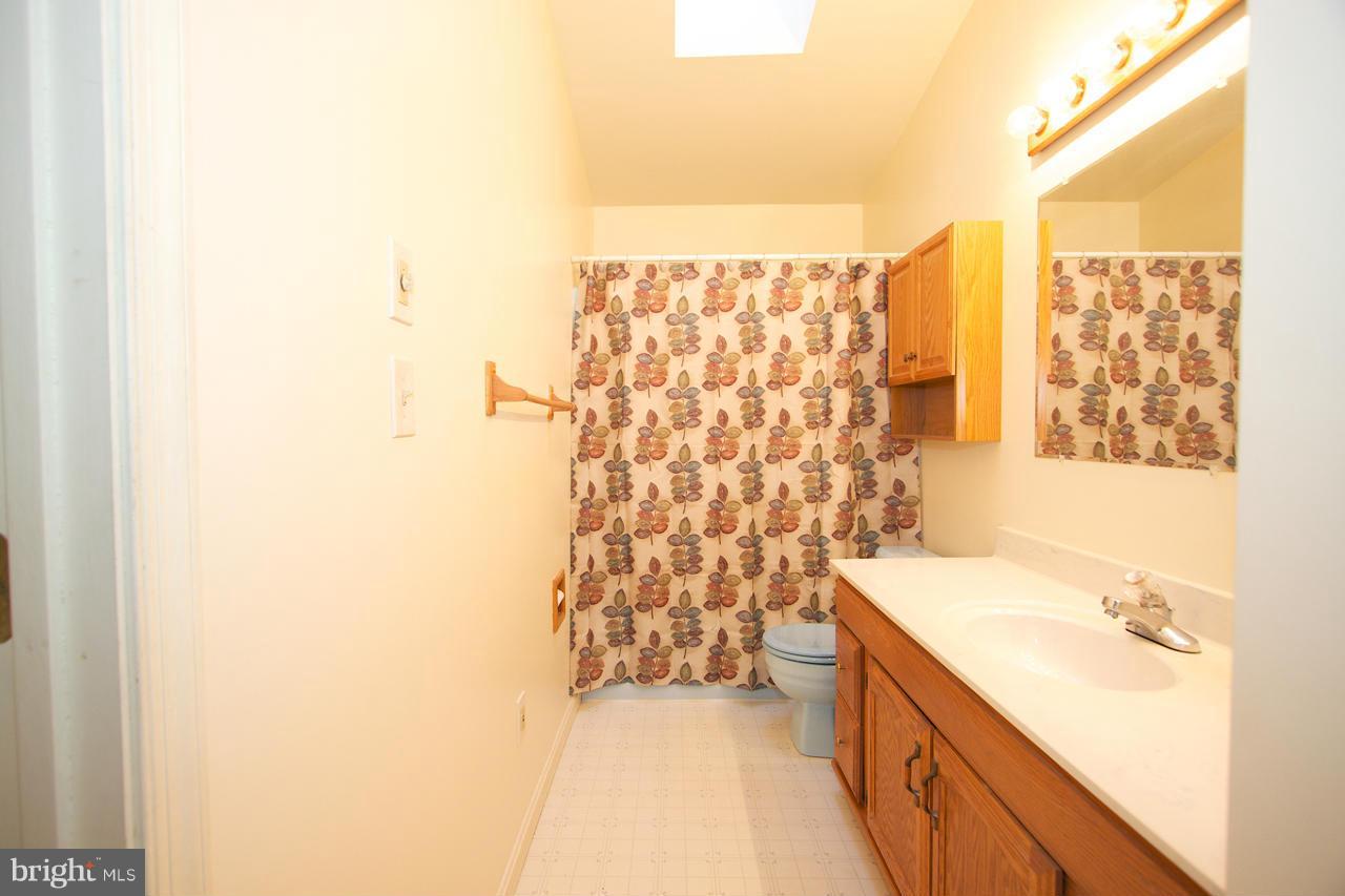 406 Delaware Avenue Baltimore, MD 21221 - Photo 12 of 24 Bath (Master)