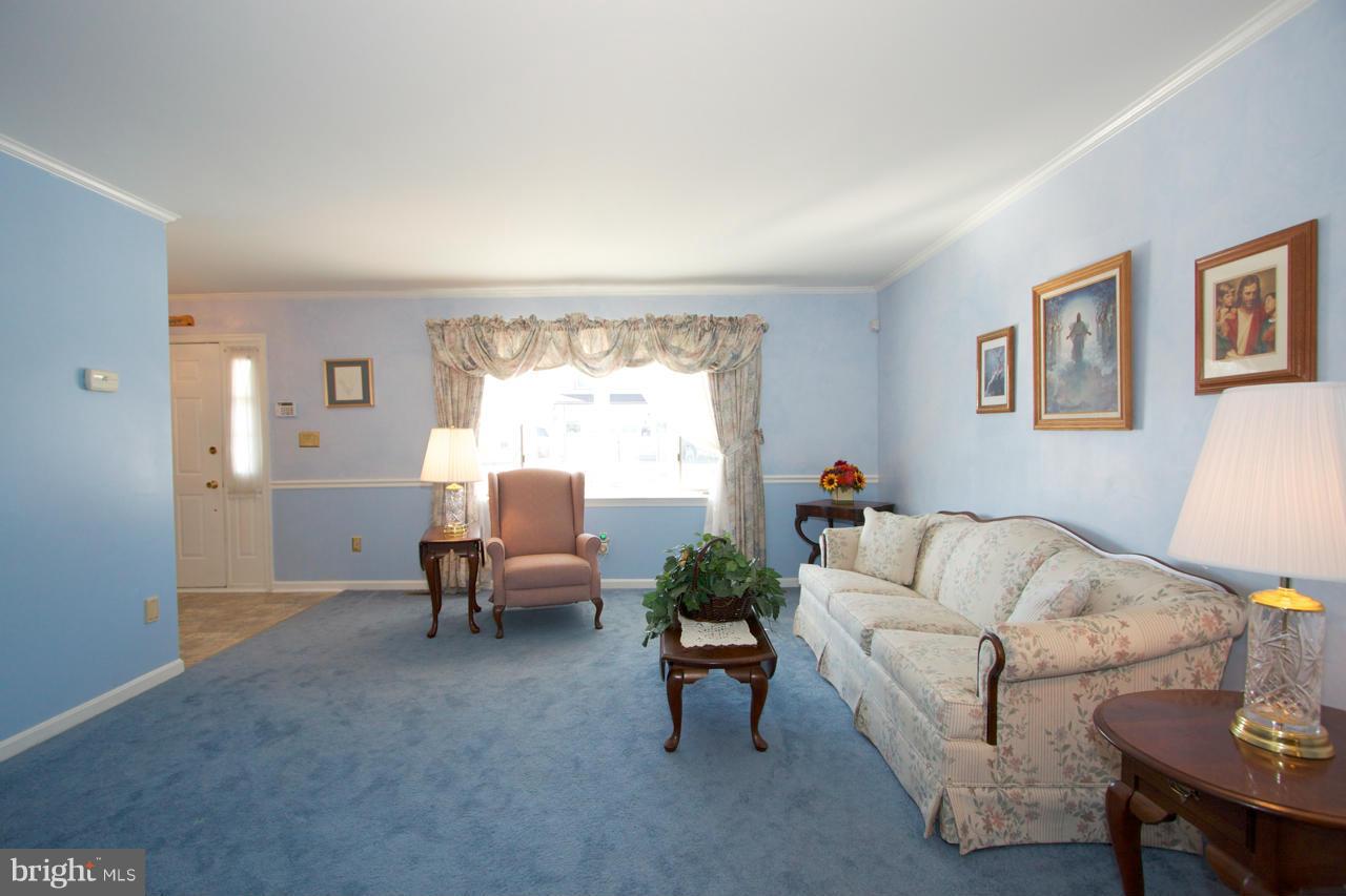 406 Delaware Avenue Baltimore, MD 21221 - Photo 3 of 24 Family Room