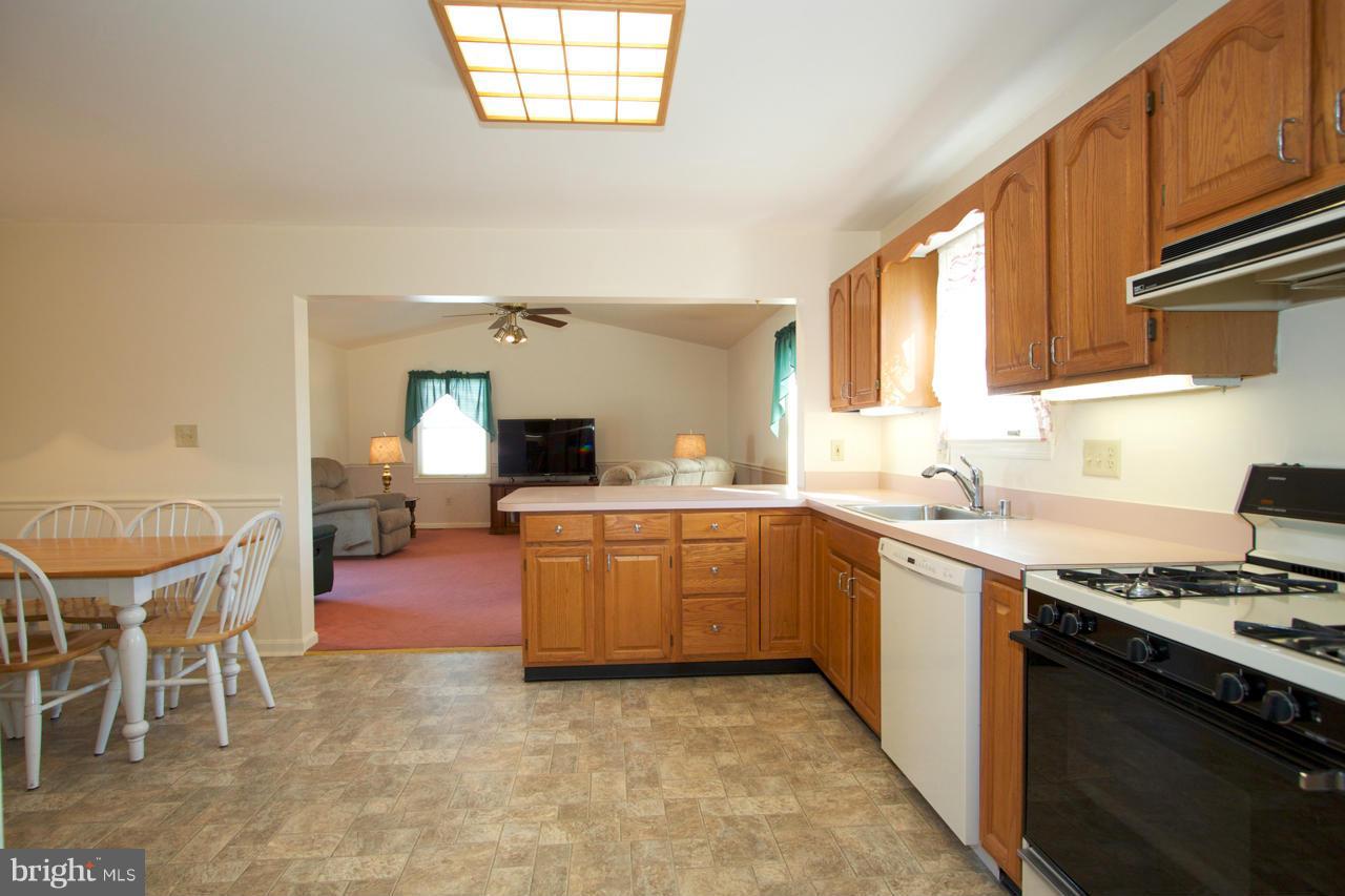 406 Delaware Avenue Baltimore, MD 21221 - Photo 4 of 24 Kitchen