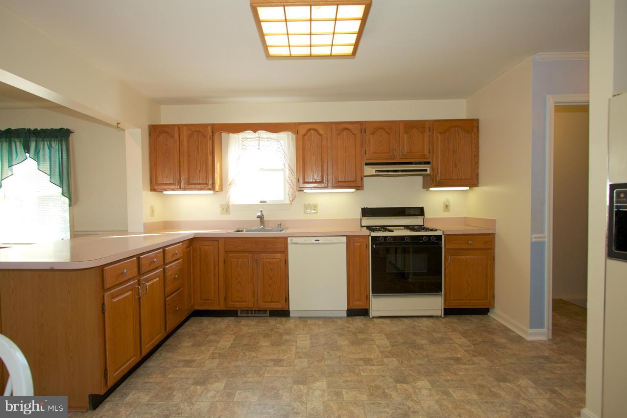 406 Delaware Avenue Baltimore, MD 21221 - Photo 7 of 24 Kitchen