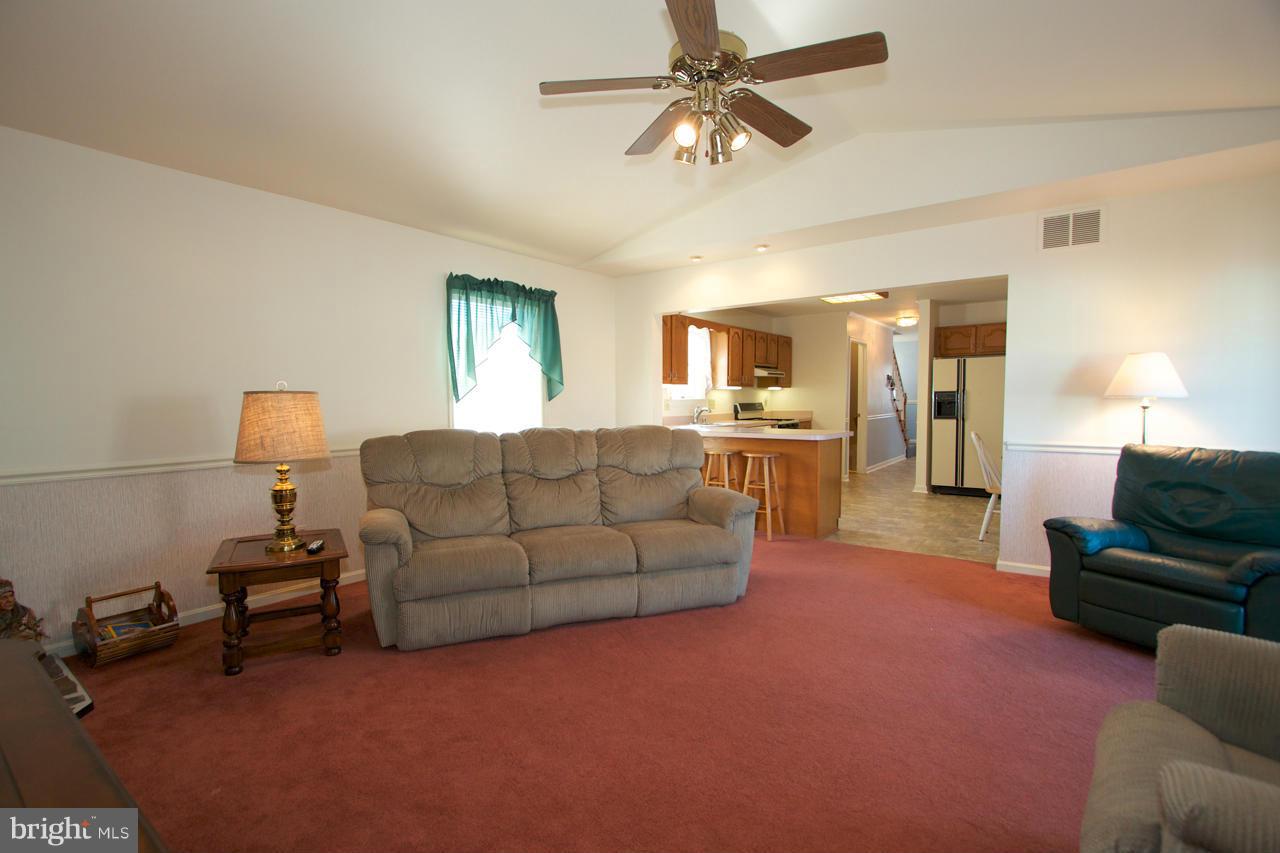 406 Delaware Avenue Baltimore, MD 21221 - Photo 10 of 24 Family Room