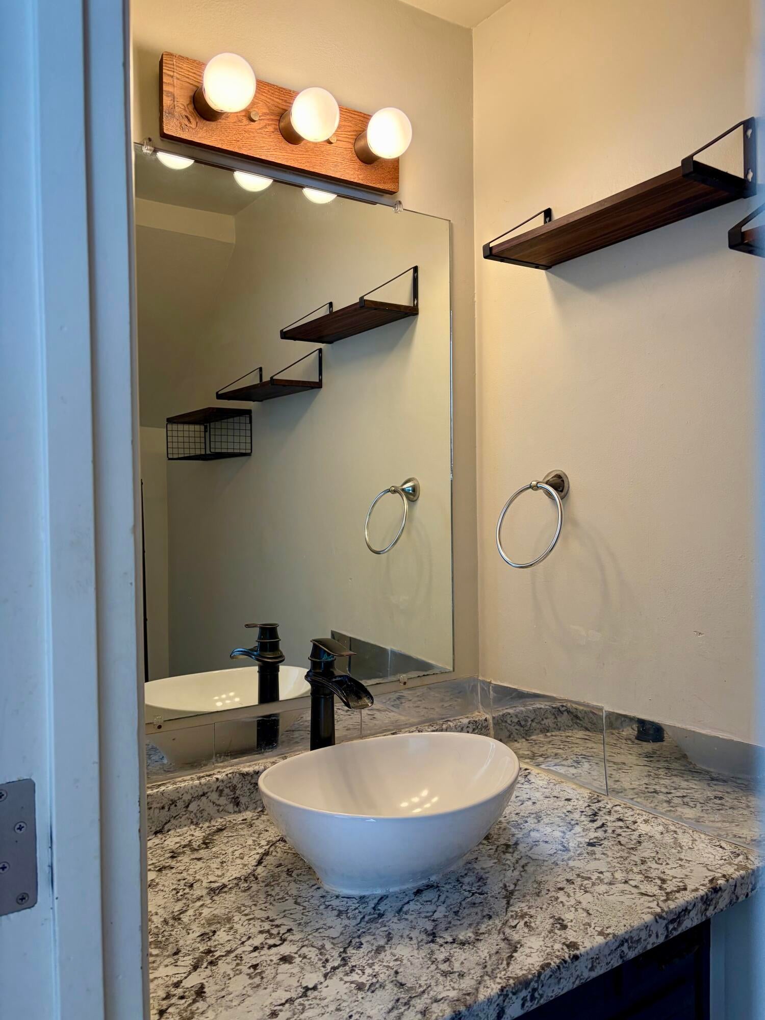 1198 Morrow Road, Unit A Medford, OR 97504 - Photo 7 of 20 Gallery Image 7