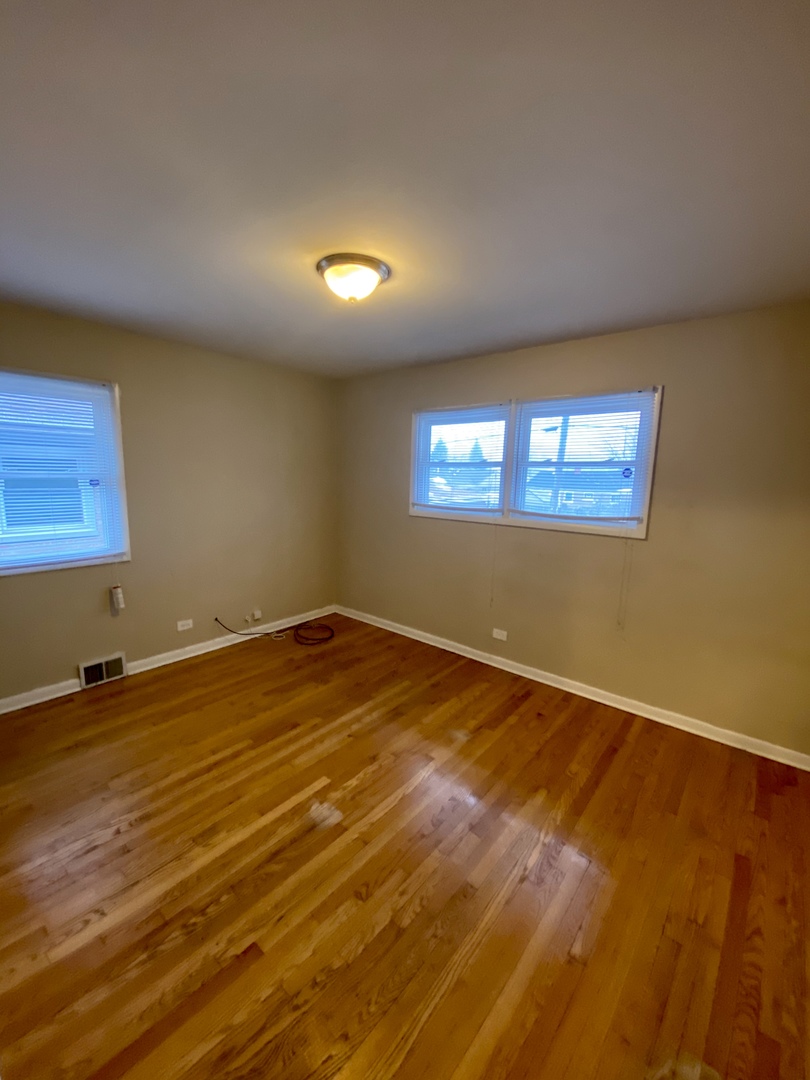 17041 Ridgewood Avenue Lansing, IL 60438 - Photo 5 of 10